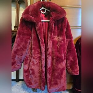 Faux fur maroon crimson Burgundy winter l/xl nwot beautiful lux It Color